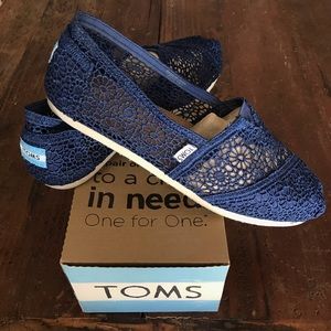 Toms Navy Crochet